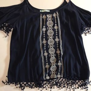 LARGE Maurices Women’s Junior Cut Out Shoulder Navy Blue & White W/Fringe